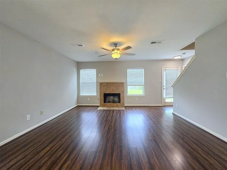 1423 Stone Bluff Dr — Photo 8