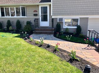 95 Concord Ave, Oceanside, NY 11572
