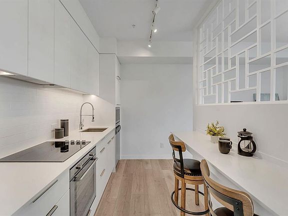4th image of 3125 NE 39th St NW #211