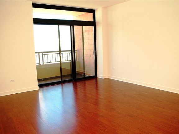 3rd image of 1160 S Michigan Ave #P-614
