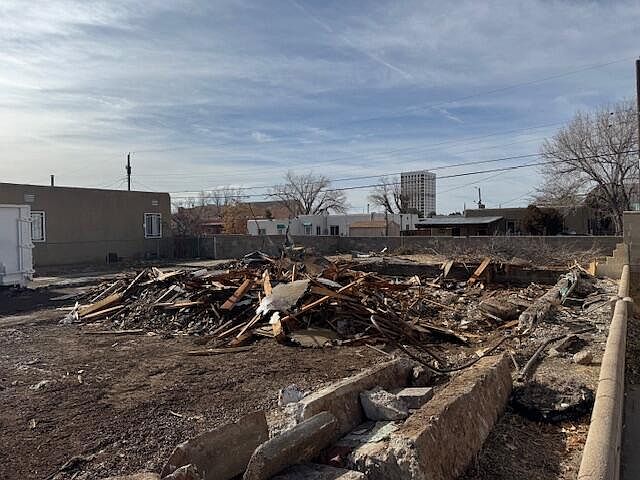 1st image of 225 Cardenas Dr NE