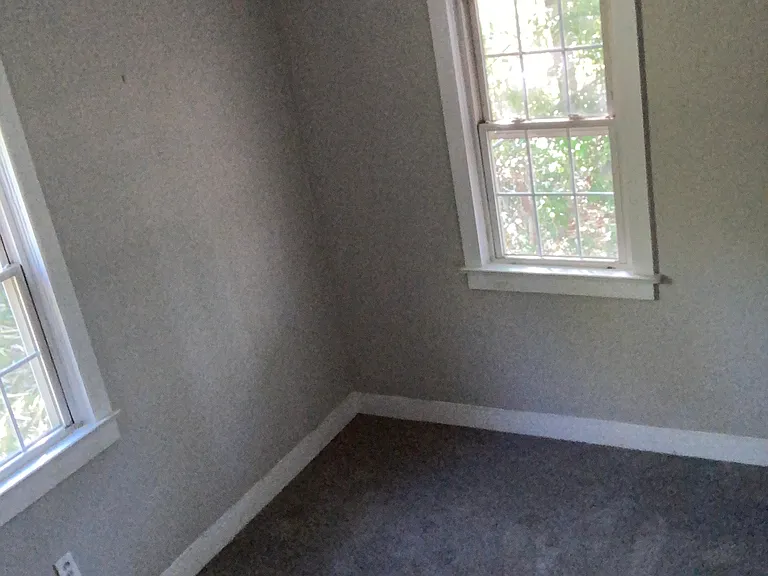 208 E Wilburn Ave — Photo 6