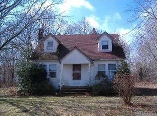 50 W Apollo Dr, Riverhead, NY 11901
