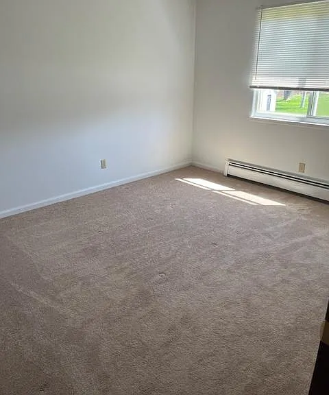 Meadowlawn Apartments — Photo 12