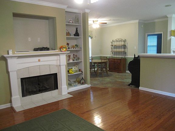 5th image of 135 Country Forest Dr