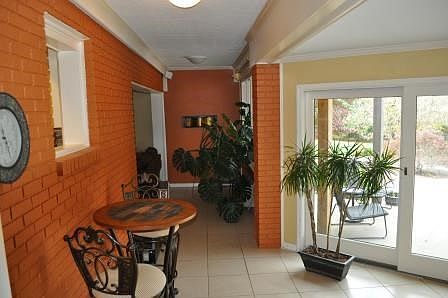 5th image of 2737 Country Club Dr