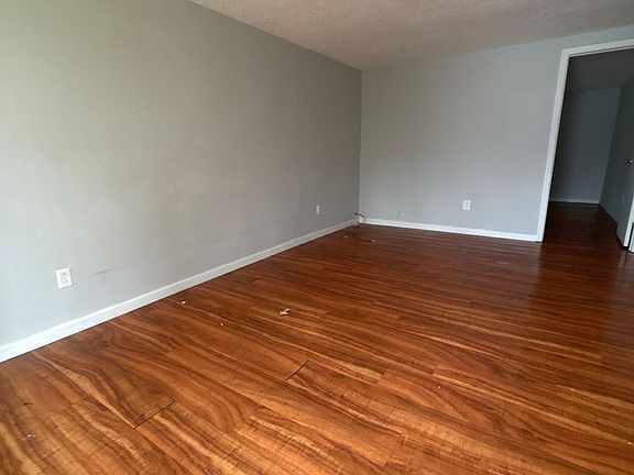 3rd image of 209 Orange St