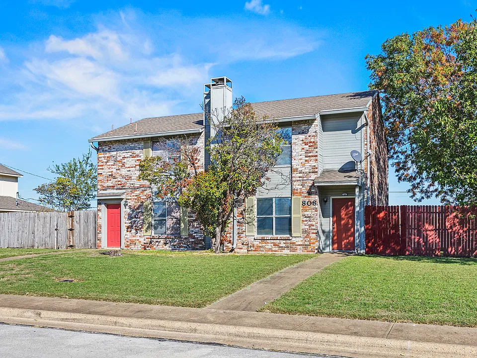 808 Red Bud Dr