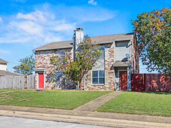 808 Red Bud Dr, Desoto, TX 75115