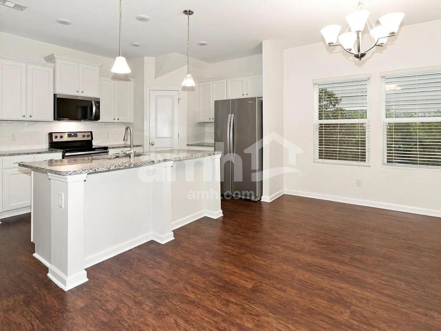 4 bed, 2.5 bath, 2138 sqft, $2,295 — Photo 4