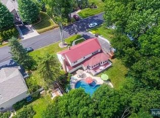 551 Hickory St, Washington Township, NJ 07676