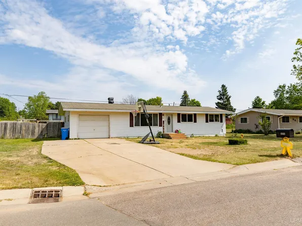1810 Rosewood Ln, Ishpeming, MI 49849