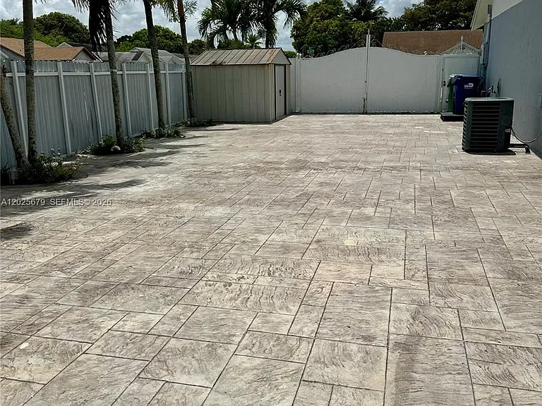 20301 NW 34th Ave — Photo 22