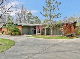 811 N Stratford Rd, Wichita, KS 67206