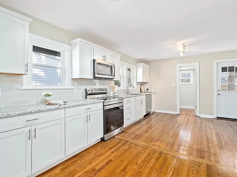 1033 S Josephine Boyd St — Photo 6