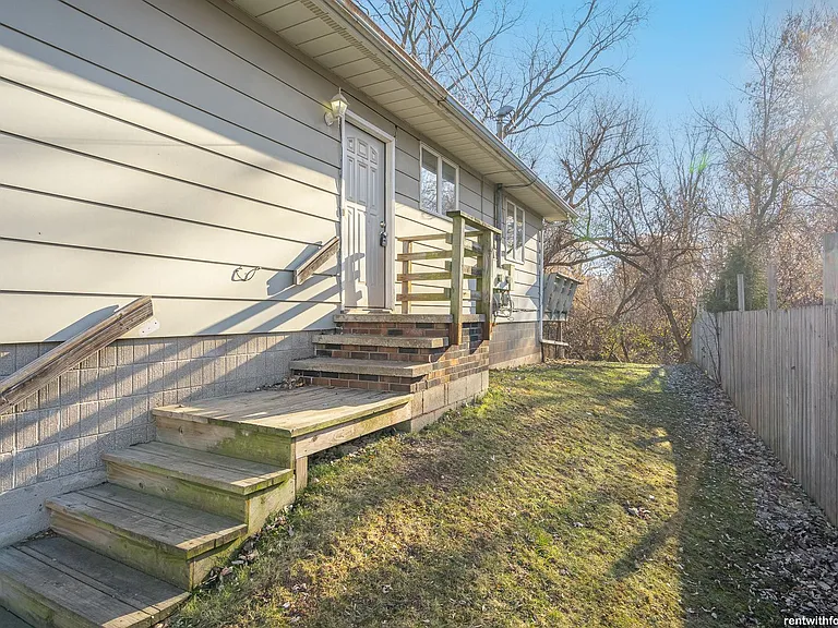 631 State St — Photo 14