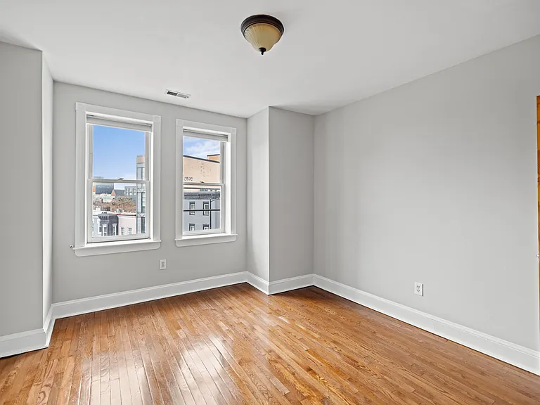 547 Florida Ave NW #4 — Photo 9