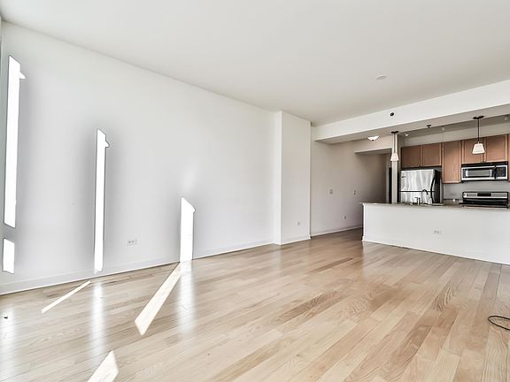 4th image of 1400 S Michigan Ave APT 812