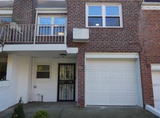 160-18 Booth Memorial Ave, Fresh Meadows, NY 11365