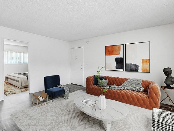 4th image of 14154 Gilmore St #3
