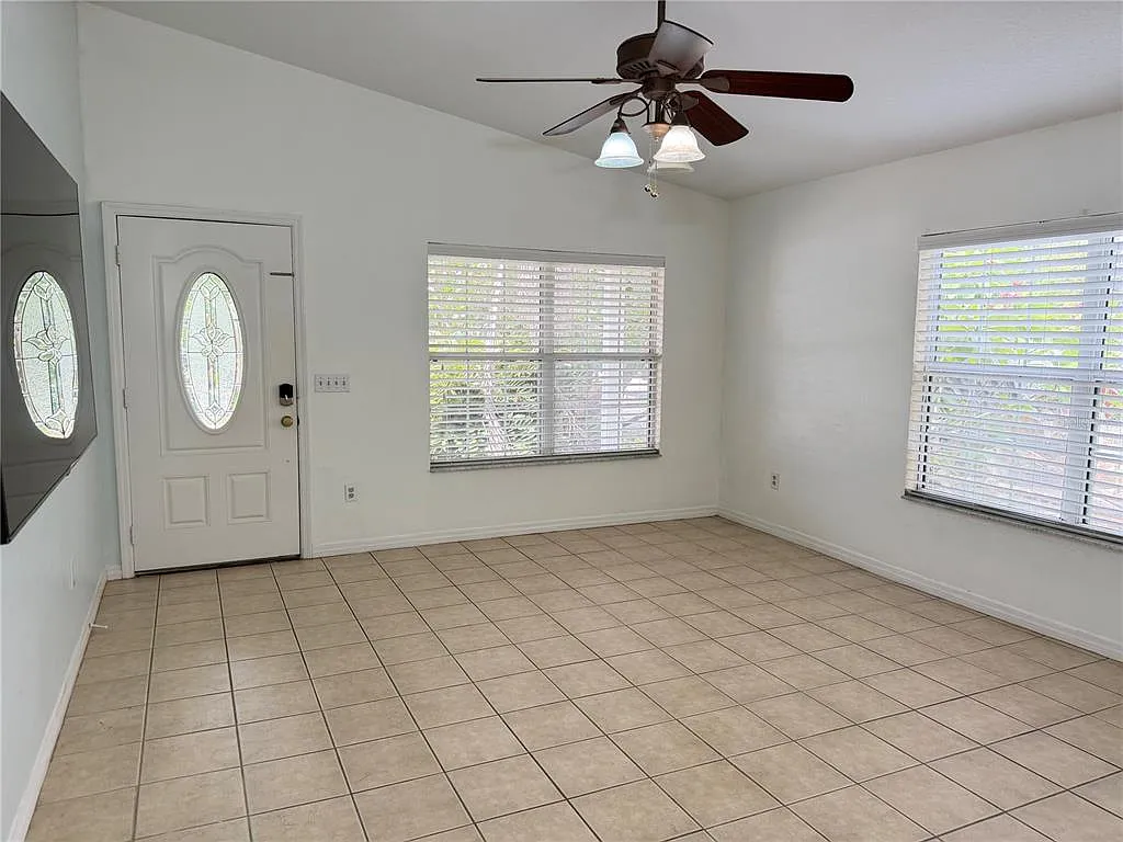 3 bed, 2.0 bath, 1343 sqft, $2,700 — Photo 2