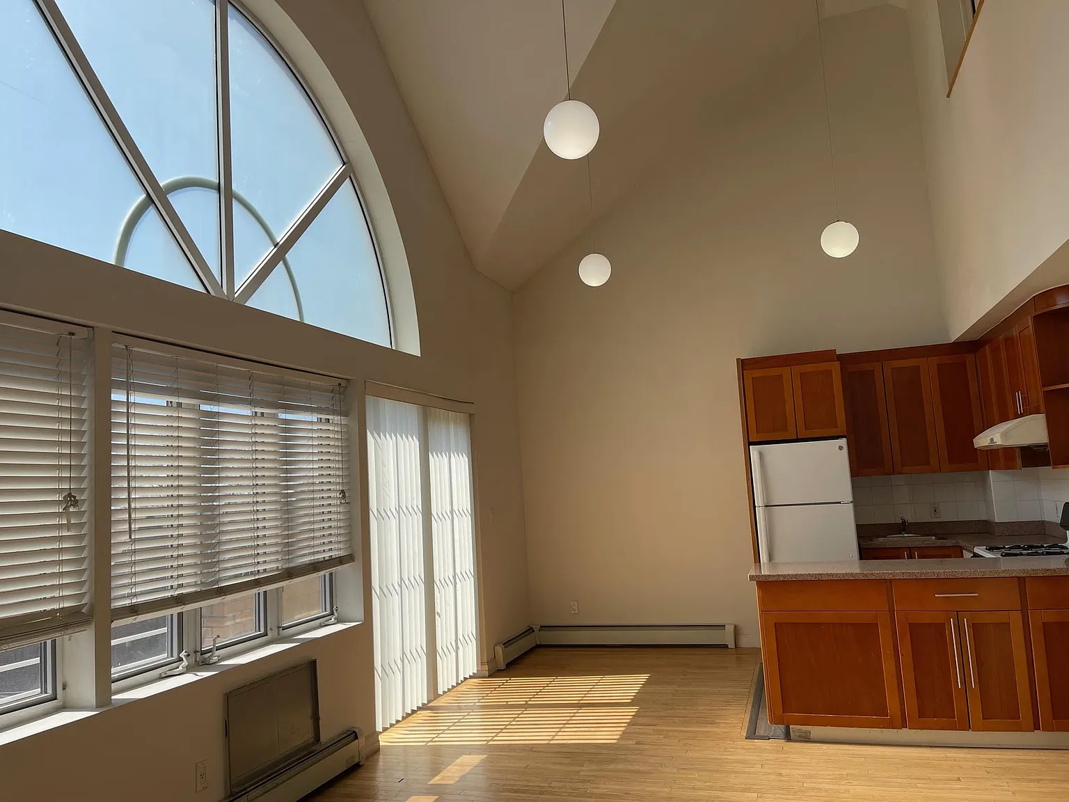 3 bed, $3,200 — Photo 2