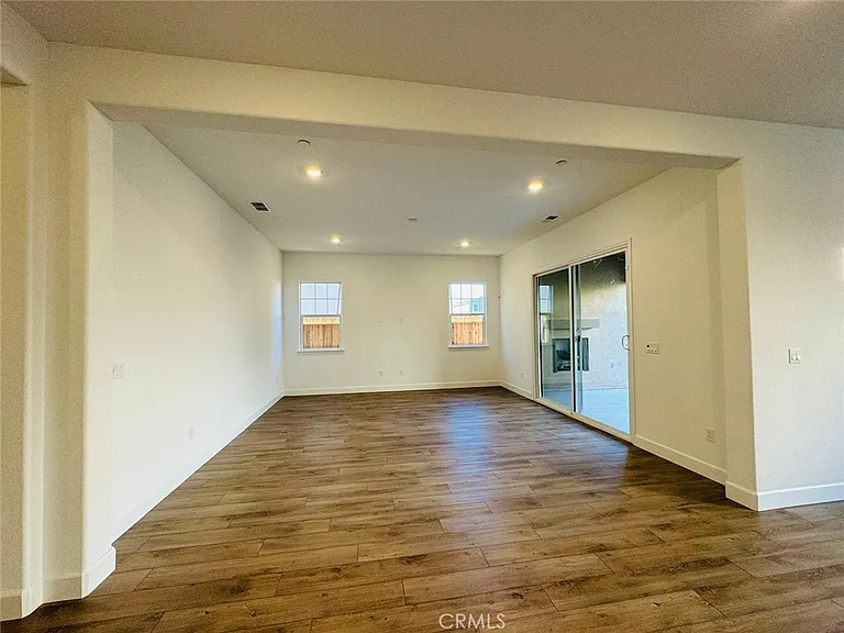 5042 Brooks Cir — Photo 3