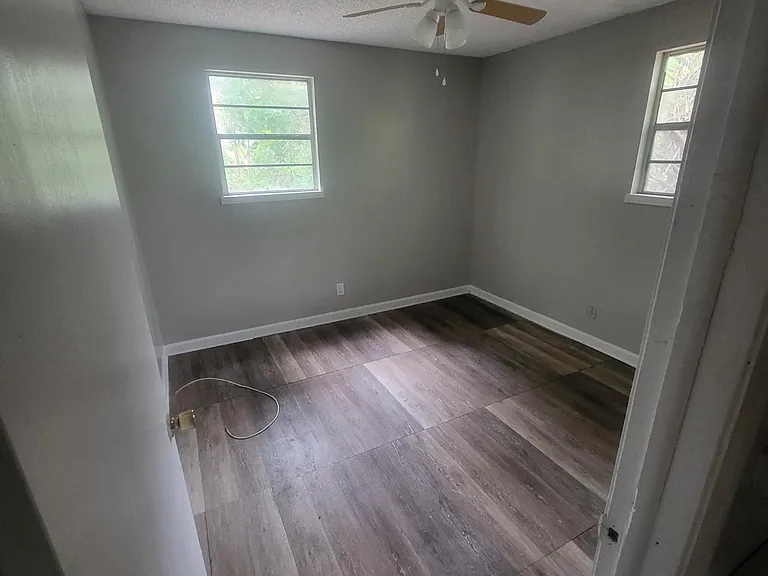 1103 Grant St — Photo 9