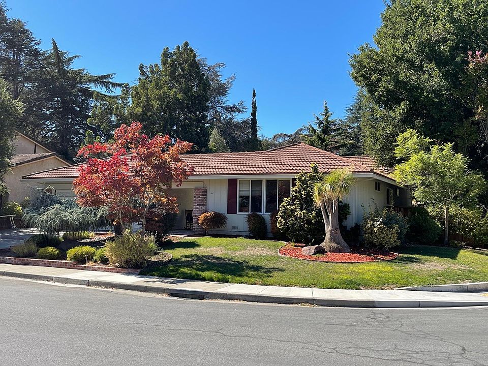 1st image of 475 Barcelona Dr