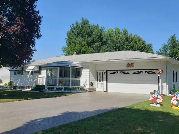 6717 Errick Rd, North Tonawanda, NY 14120