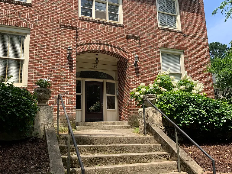 790 Myrtle St N — Photo 22
