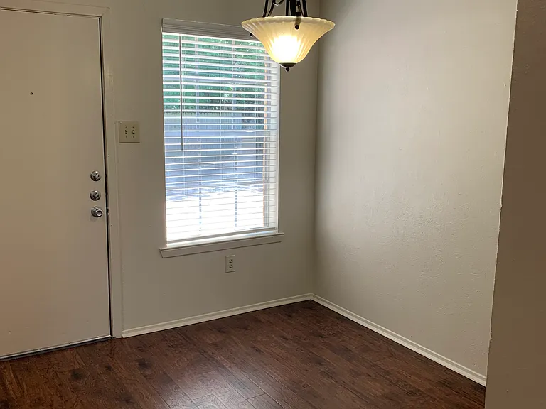 218 Kyla St #B — Photo 11