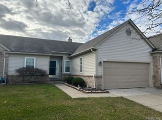 34187 Birchway Cir, Sterling Heights, MI 48312