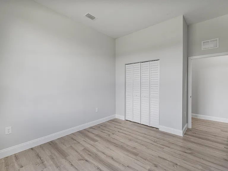 556 Sherwood Ave S — Photo 26