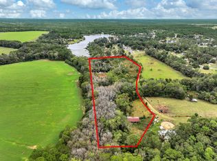 685 Pinewood Dr, Defuniak Springs, FL 32433