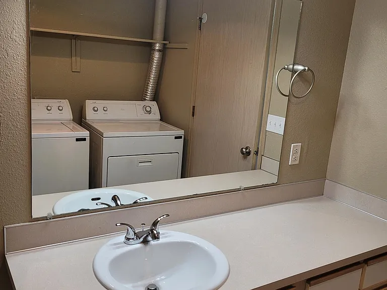 Overlook Pointe Apartments — Photo 11
