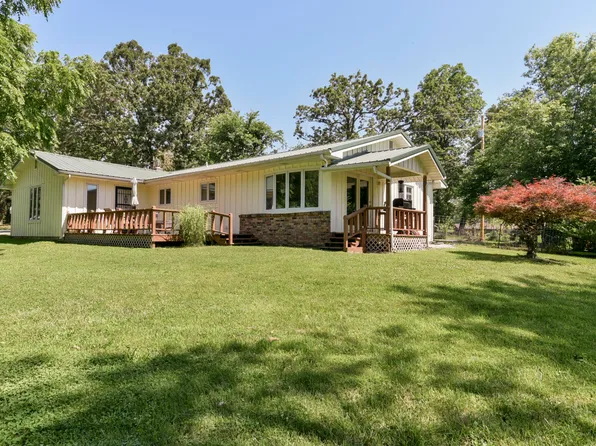 105 Robinhood Drive, Cassville, MO 65625