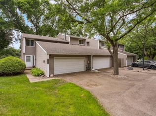 9106 Neill Lake Rd, Eden Prairie, MN 55347