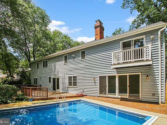 3rd image of 491 Old Orchard Cir
