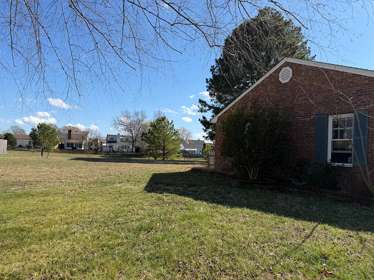 Building Photo - 1105 Cambell Ct