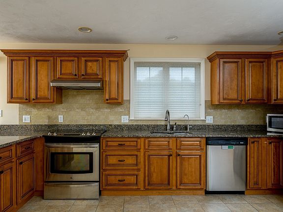 3rd image of 249 Pleasantdale Rd