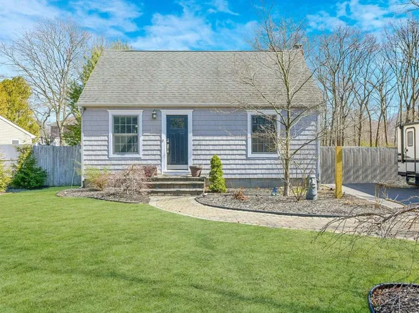 125 Summit Drive, Nesconset, NY 11767