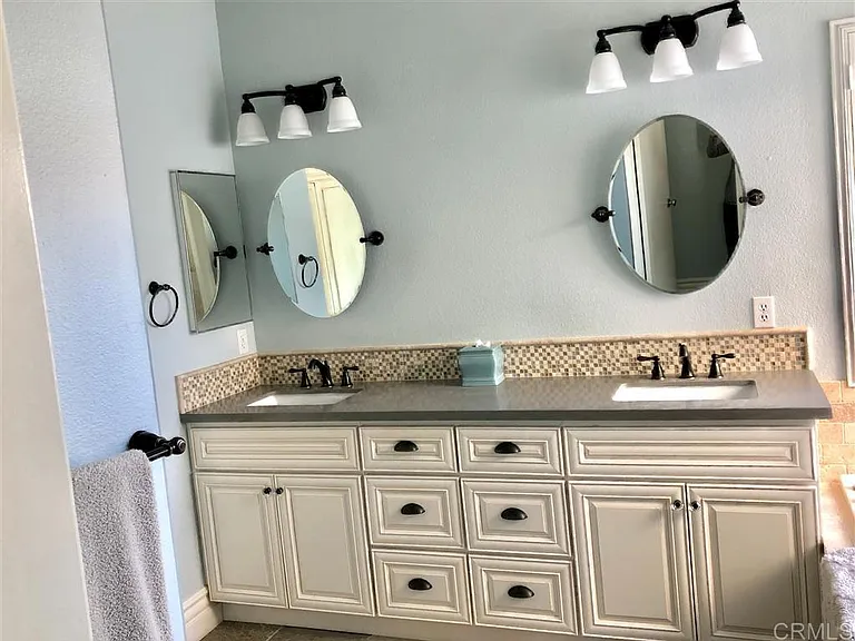459 Lexington Cir — Photo 18