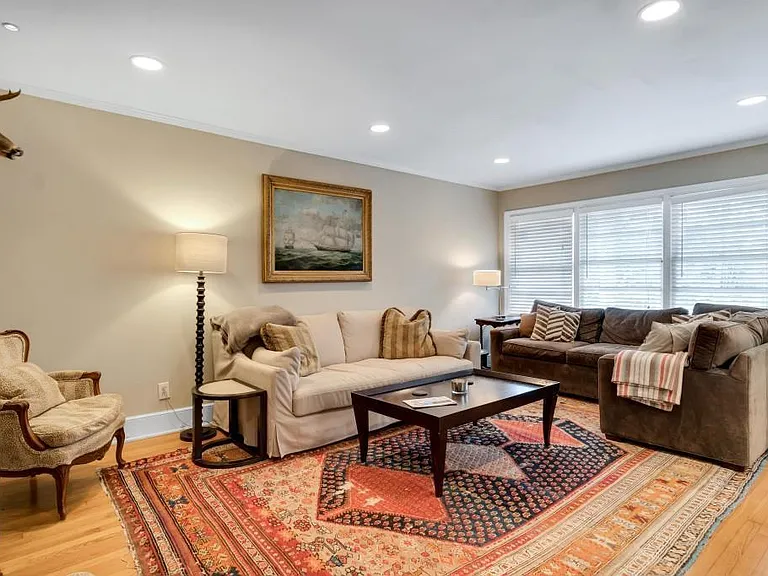 147 Lindbergh Dr NE — Photo 1