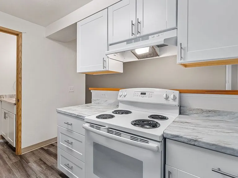 Meadowood Apts — Photo 11