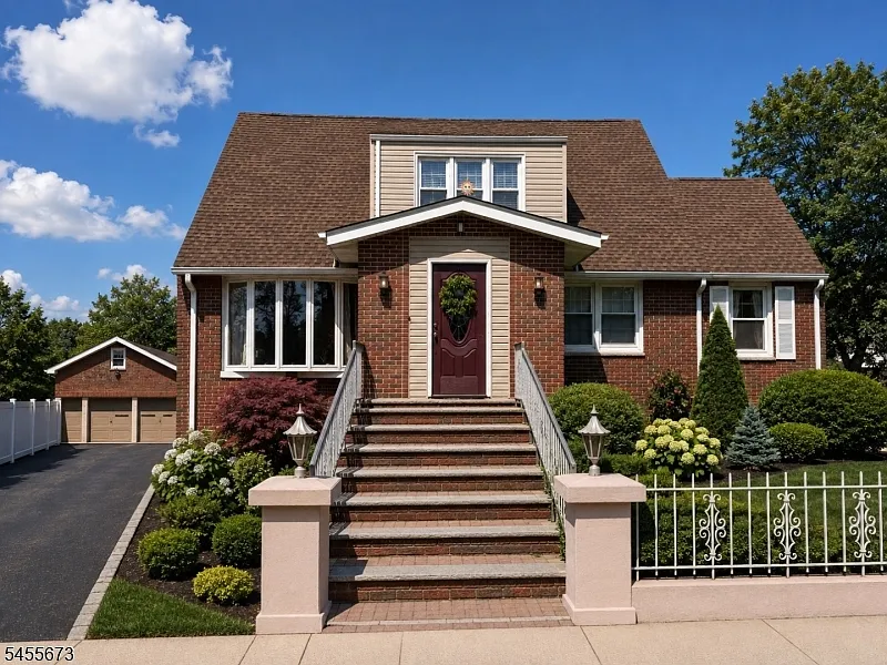 3 bed, 1.0 bath, $3,200 — Photo 1