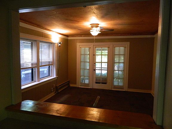 2nd image of 2736 Charlotte St APT 102