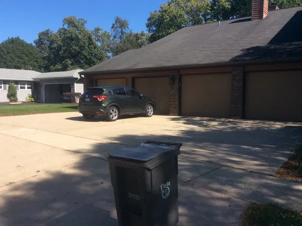 735 Waverly Dr APT B, Elgin, IL 60120