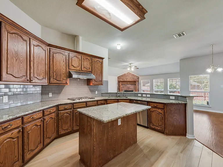 3806 Palace Pl — Photo 7