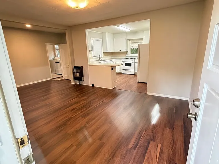 1309 Mount Vernon Ave — Photo 2
